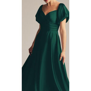 Elegant Emerald Maxi Dress